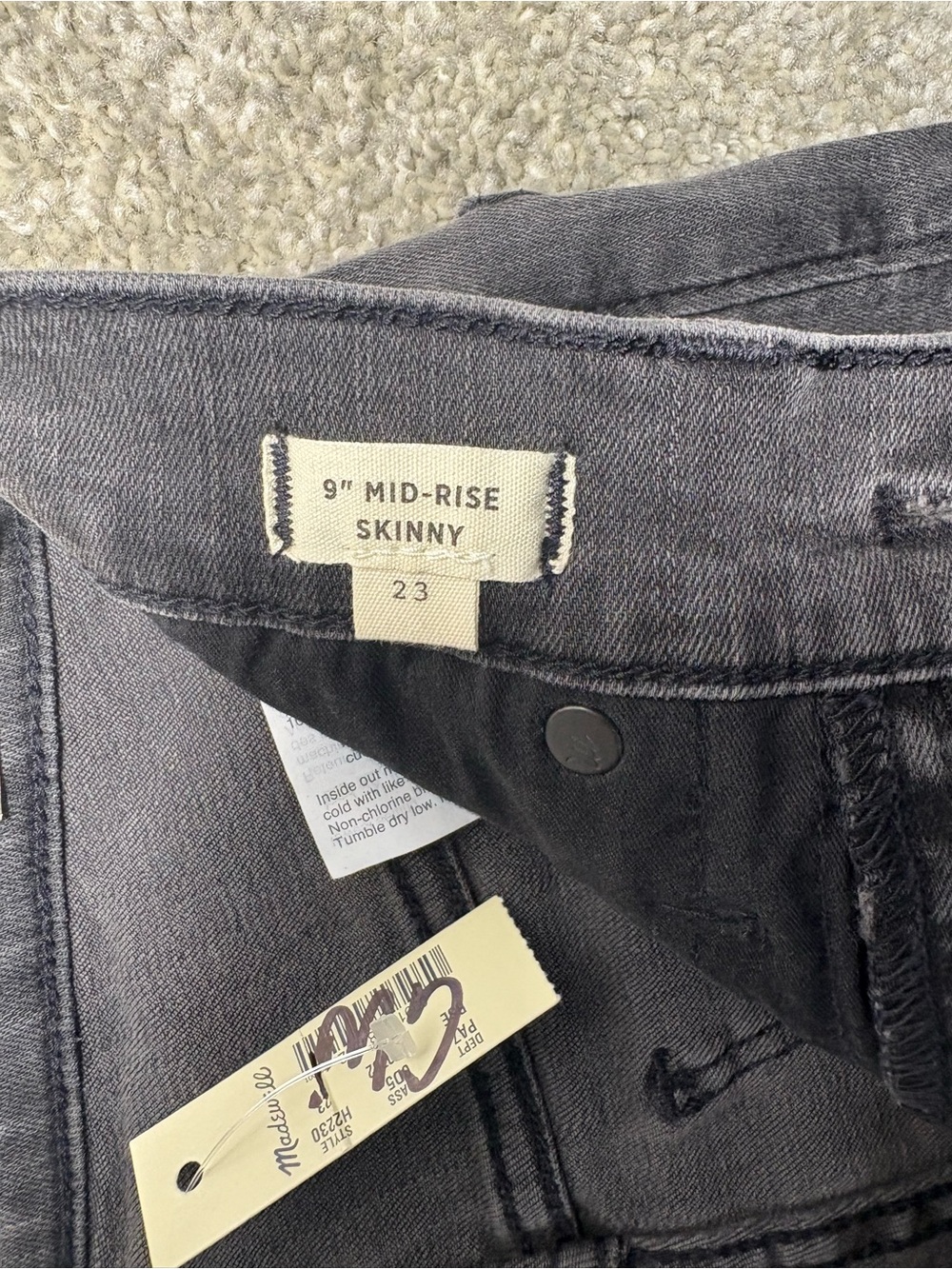 Madewell Jeans Women’s 23 Black Washed Ripped Grunge NWT - Picture 4 of 6